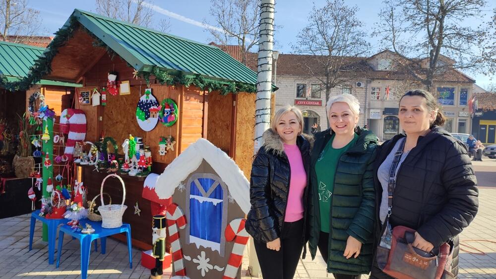 <p>Novogodišnji i Božićni bazar će trajati do 20. januara</p>