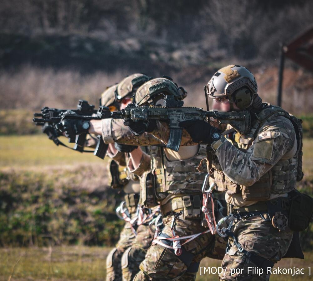 <p>Abazović najavio da će vojnici i zaposleni u Ministarstvu odbrane do kraja godine dobiti "skromnu novčanu nagradu zbog izuzetnih rezultata"</p>