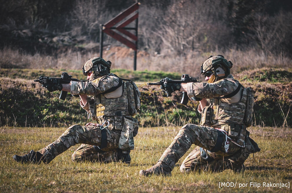 <p>Abazović najavio da će vojnici i zaposleni u Ministarstvu odbrane do kraja godine dobiti "skromnu novčanu nagradu zbog izuzetnih rezultata"</p>