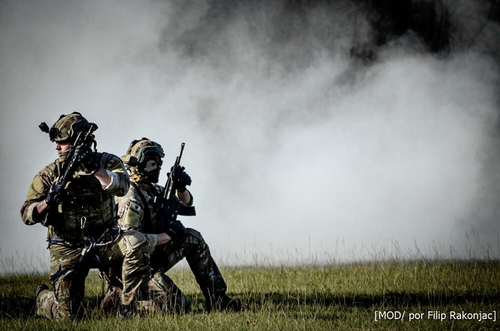 <p>Abazović najavio da će vojnici i zaposleni u Ministarstvu odbrane do kraja godine dobiti "skromnu novčanu nagradu zbog izuzetnih rezultata"</p>