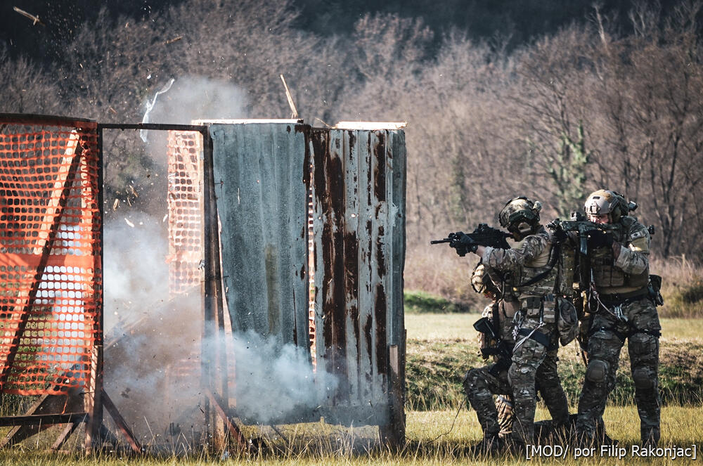 <p>Abazović najavio da će vojnici i zaposleni u Ministarstvu odbrane do kraja godine dobiti "skromnu novčanu nagradu zbog izuzetnih rezultata"</p>