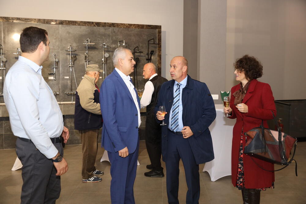 <p>Povodom otvaranja novog salona kompanija Bar Gradnja obezbijedila je popust od 30% na kompletan asortiman robe koja je u ponudi u novootvorenom salonu</p>