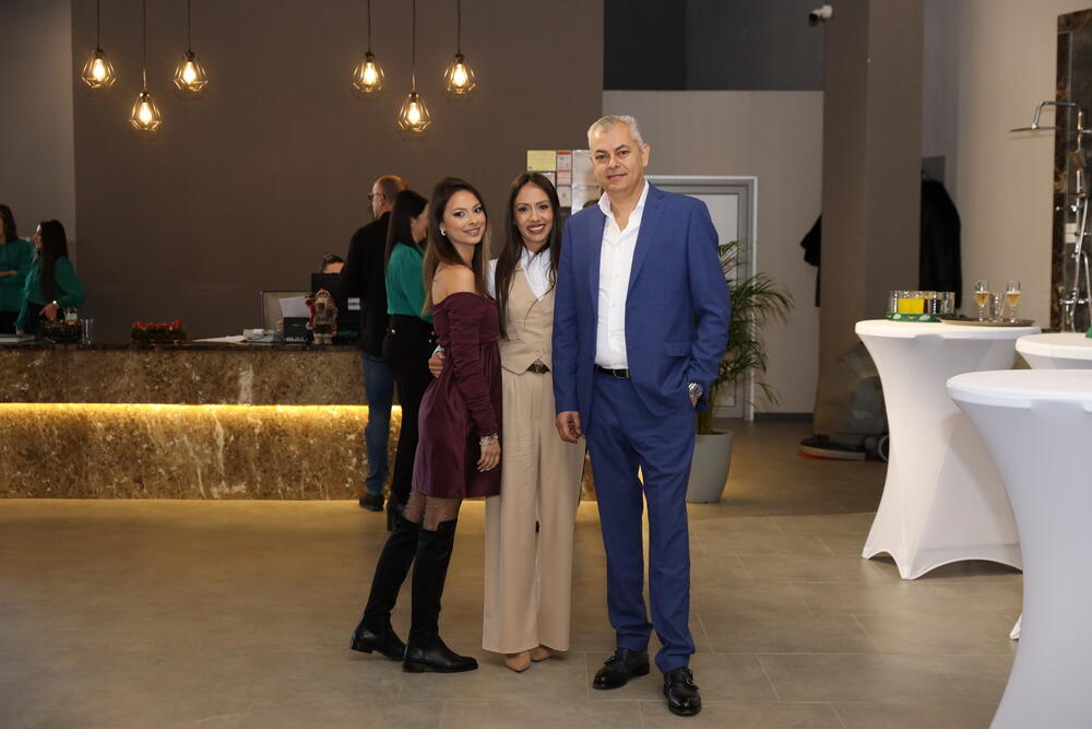 <p>Povodom otvaranja novog salona kompanija Bar Gradnja obezbijedila je popust od 30% na kompletan asortiman robe koja je u ponudi u novootvorenom salonu</p>