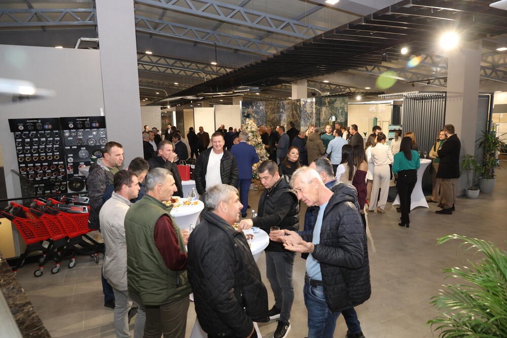 <p>Povodom otvaranja novog salona kompanija Bar Gradnja obezbijedila je popust od 30% na kompletan asortiman robe koja je u ponudi u novootvorenom salonu</p>