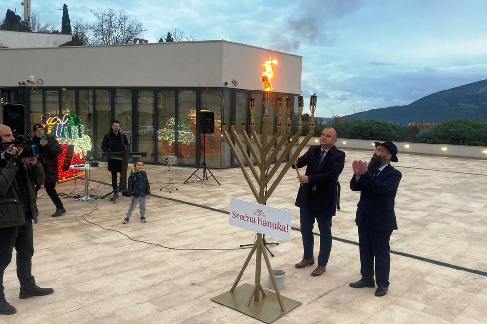 Osvjetljavanje Menore, Foto: Opština Herceg Novi