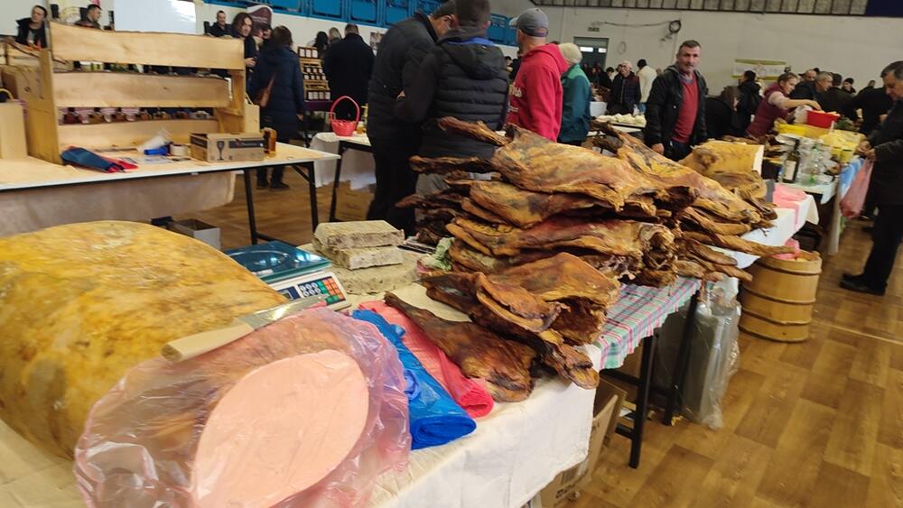 <p>Sajam je otvoren u Sportskom centru, a na njemu je učešće uzelo preko 200 izlagača</p>