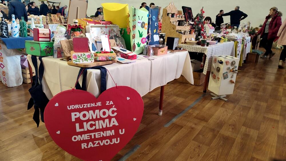 <p>Sajam je otvoren u Sportskom centru, a na njemu je učešće uzelo preko 200 izlagača</p>