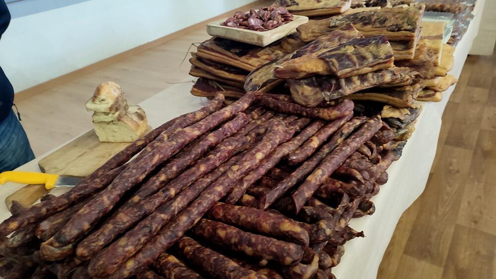 <p>Sajam je otvoren u Sportskom centru, a na njemu je učešće uzelo preko 200 izlagača</p>