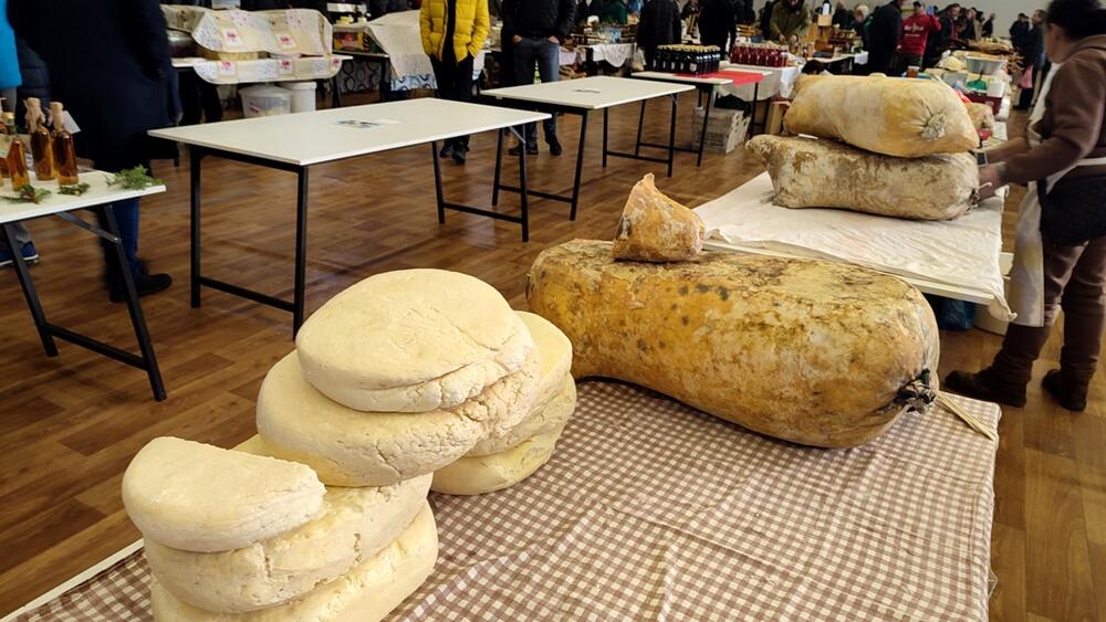 <p>Sajam je otvoren u Sportskom centru, a na njemu je učešće uzelo preko 200 izlagača</p>