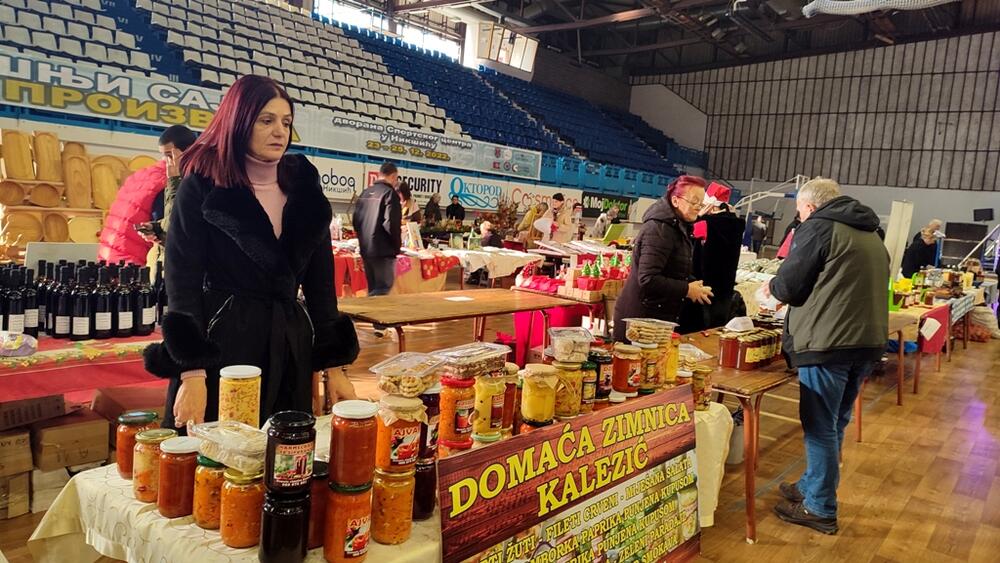 <p>Sajam je otvoren u Sportskom centru, a na njemu je učešće uzelo preko 200 izlagača</p>