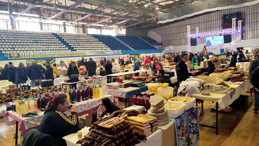 <p>Sajam je otvoren u Sportskom centru, a na njemu je učešće uzelo preko 200 izlagača</p>