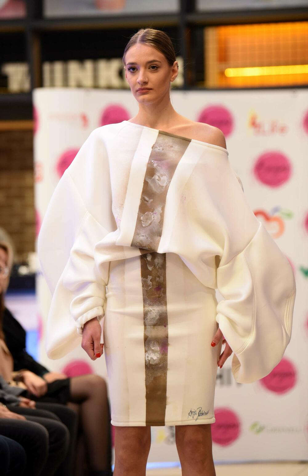 <p>Sinoć održan prvi Bazar Fashion Show, kKdizajnerke Tijana Perović, Azemina Gluščević i Anja Radulović</p>