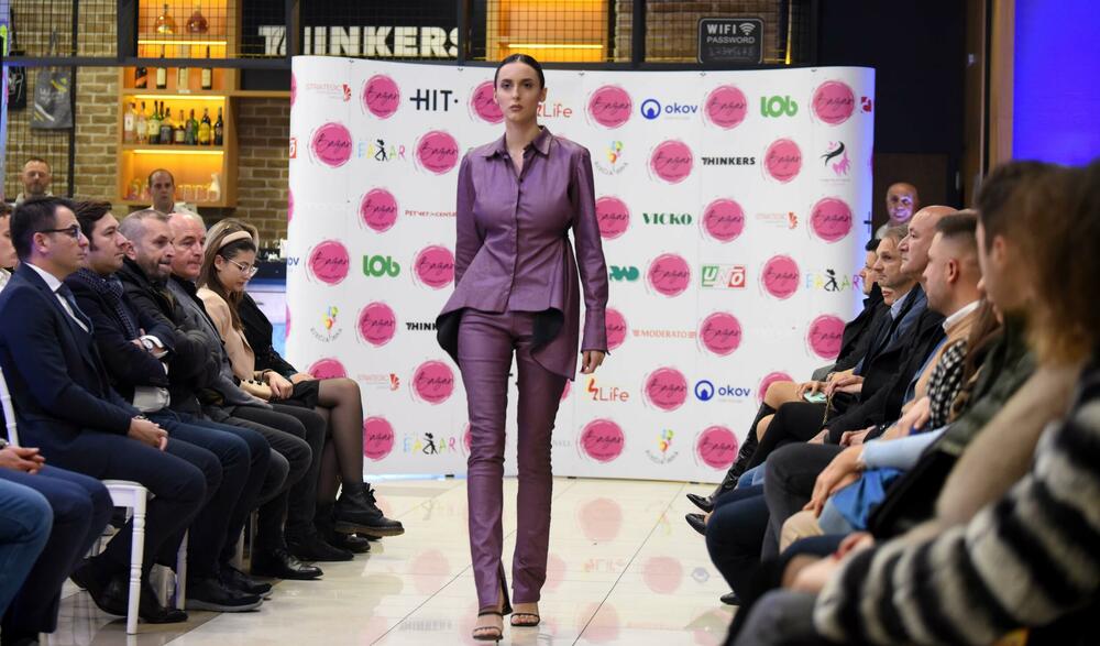 <p>Sinoć održan prvi Bazar Fashion Show, kKdizajnerke Tijana Perović, Azemina Gluščević i Anja Radulović</p>