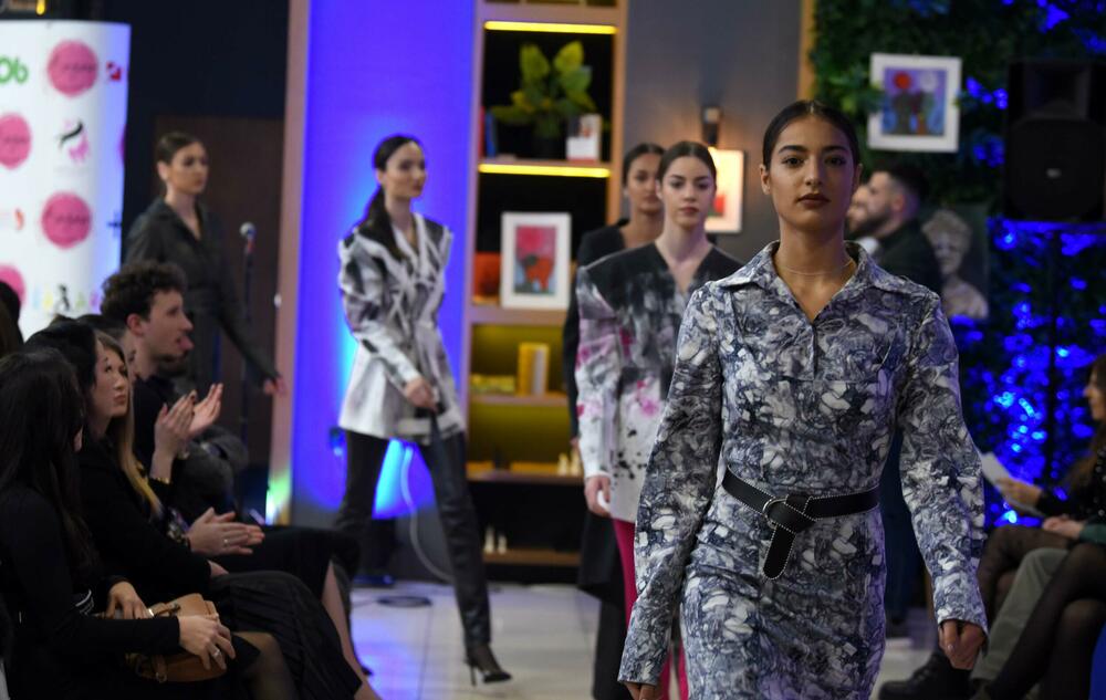 <p>Sinoć održan prvi Bazar Fashion Show, kKdizajnerke Tijana Perović, Azemina Gluščević i Anja Radulović</p>