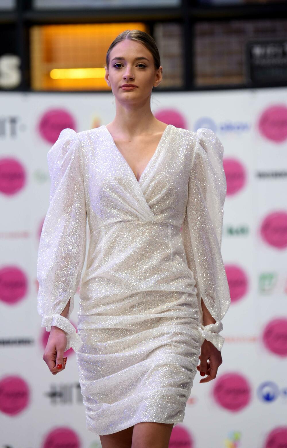 <p>Sinoć održan prvi Bazar Fashion Show, kKdizajnerke Tijana Perović, Azemina Gluščević i Anja Radulović</p>