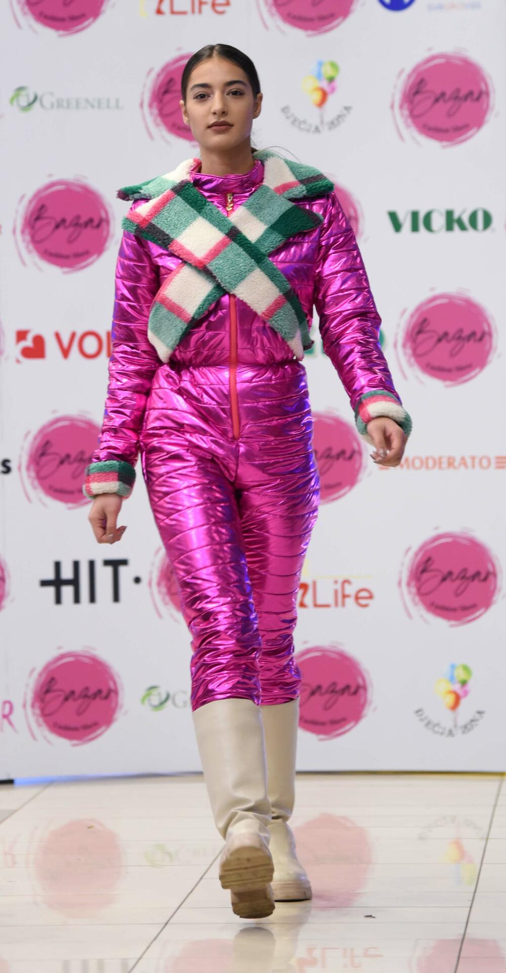 <p>Sinoć održan prvi Bazar Fashion Show, kKdizajnerke Tijana Perović, Azemina Gluščević i Anja Radulović</p>