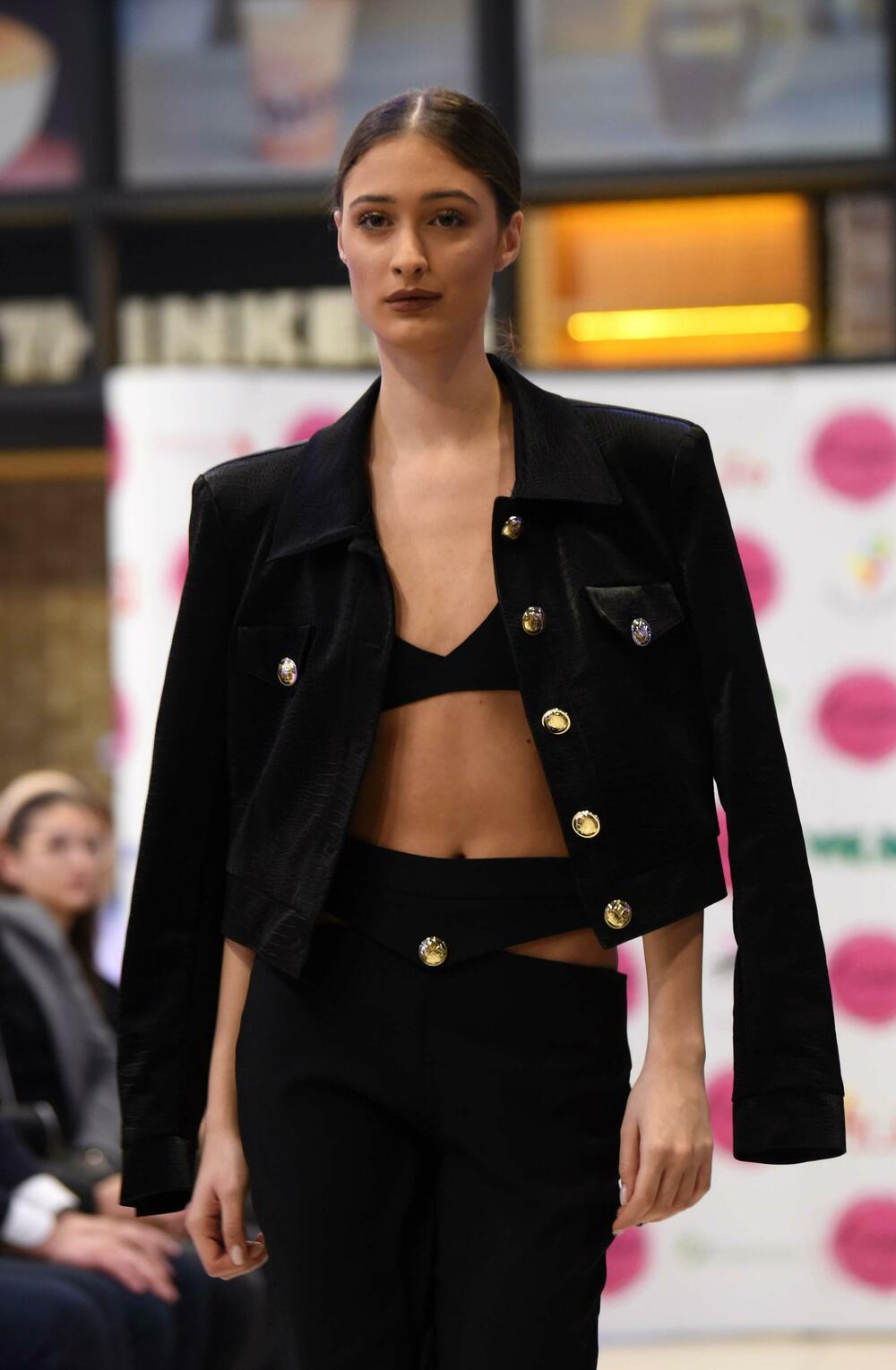 <p>Sinoć održan prvi Bazar Fashion Show, kKdizajnerke Tijana Perović, Azemina Gluščević i Anja Radulović</p>