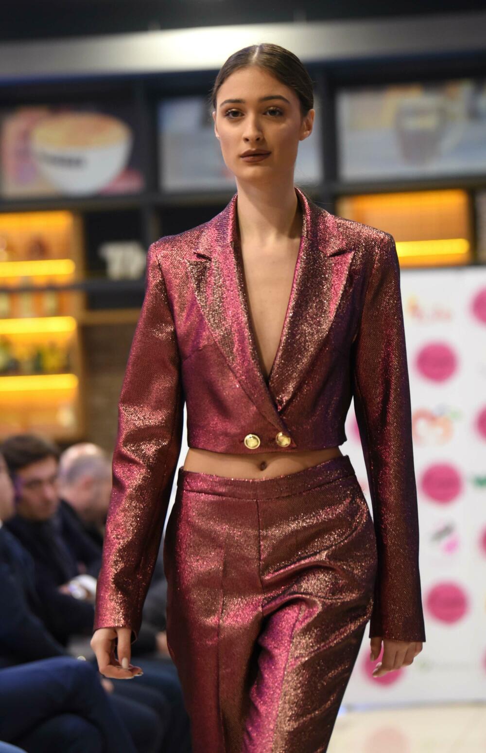 <p>Sinoć održan prvi Bazar Fashion Show, kKdizajnerke Tijana Perović, Azemina Gluščević i Anja Radulović</p>