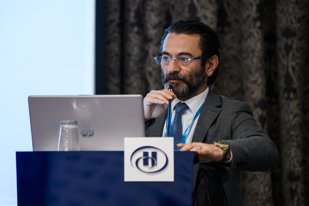 <p>Klinike specijalizovane za transplantaciju, praćenje i liječenje onkoloških pacijenata, robotska hirurgija, komplikovane operativne zahvate najtežih deformiteta kičme, abdominalna hirurgija samo su neke od grana po kojima je Liv poznat</p>