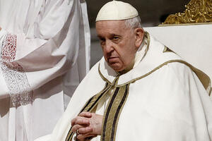 Papa traži od italijanskog kardinala da ode u mirovnu misiju u...
