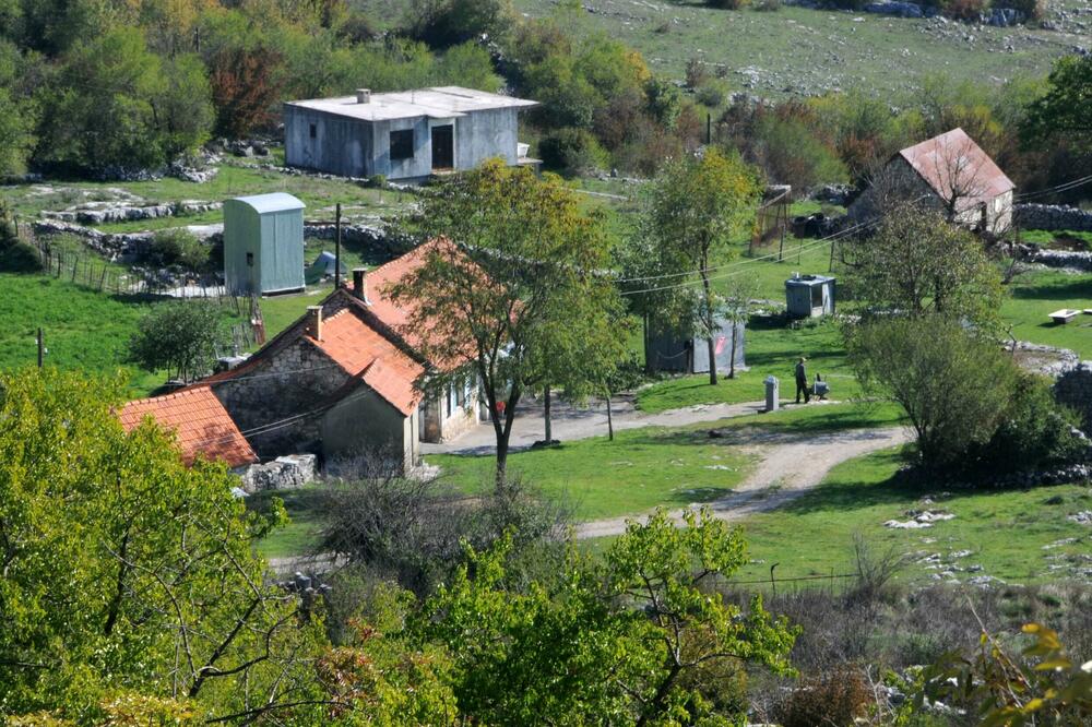 Na ispunjeno obećanje čekaju od 2016: Okolina Čeva, Foto: Boris Pejovic