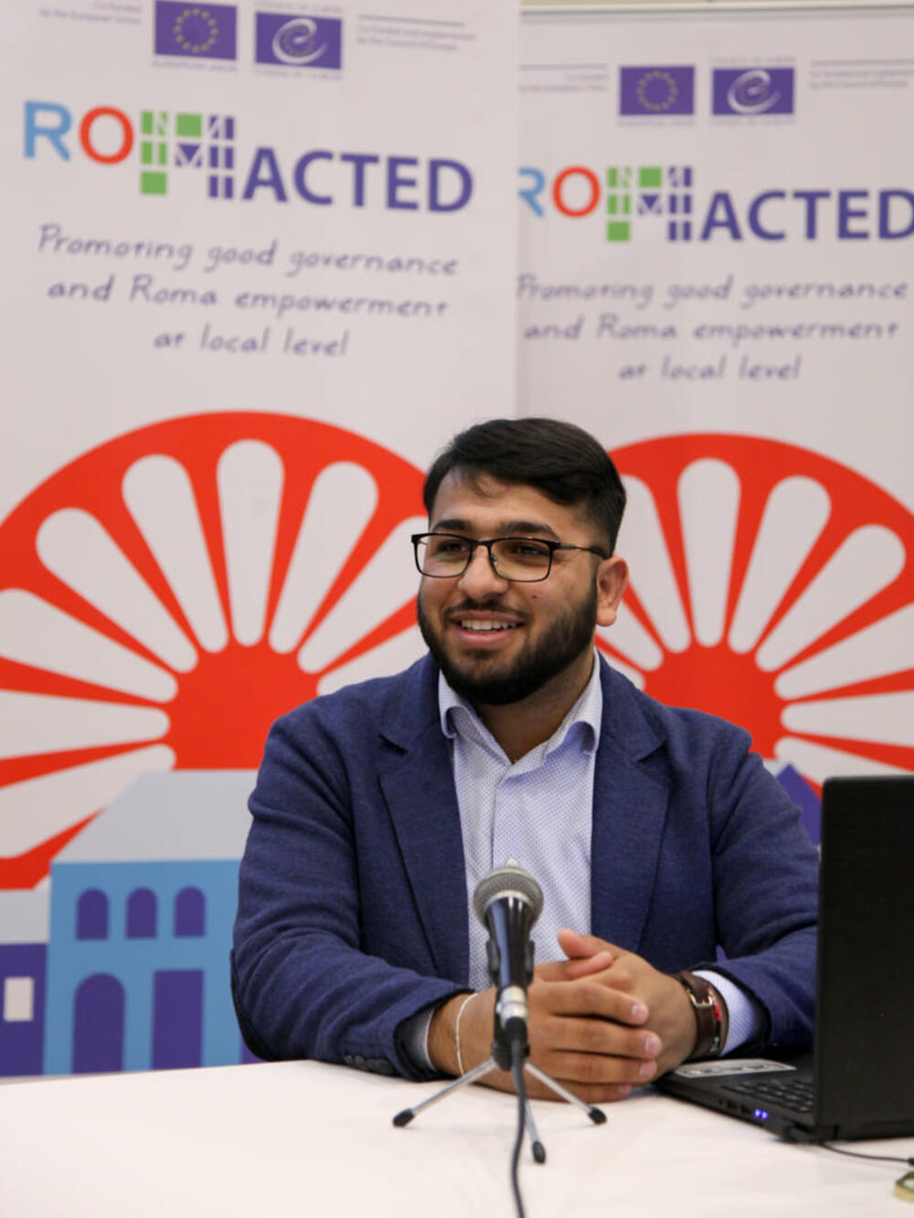 Mora se pružiti prilika za obrazovanje i usavršavanje: Ahmetović