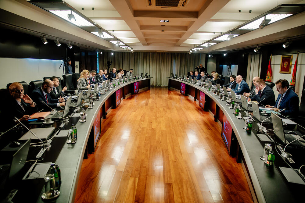 Riješiće zahtjeve bivših radnika FEP-a: sa jučerašnje sjednice, Foto: Vlada CG