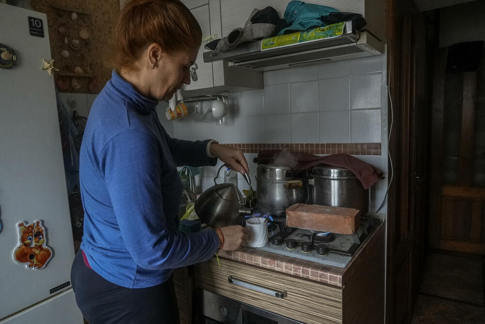 Larisa Ševcova u svojoj kuhinji u Hersonu 