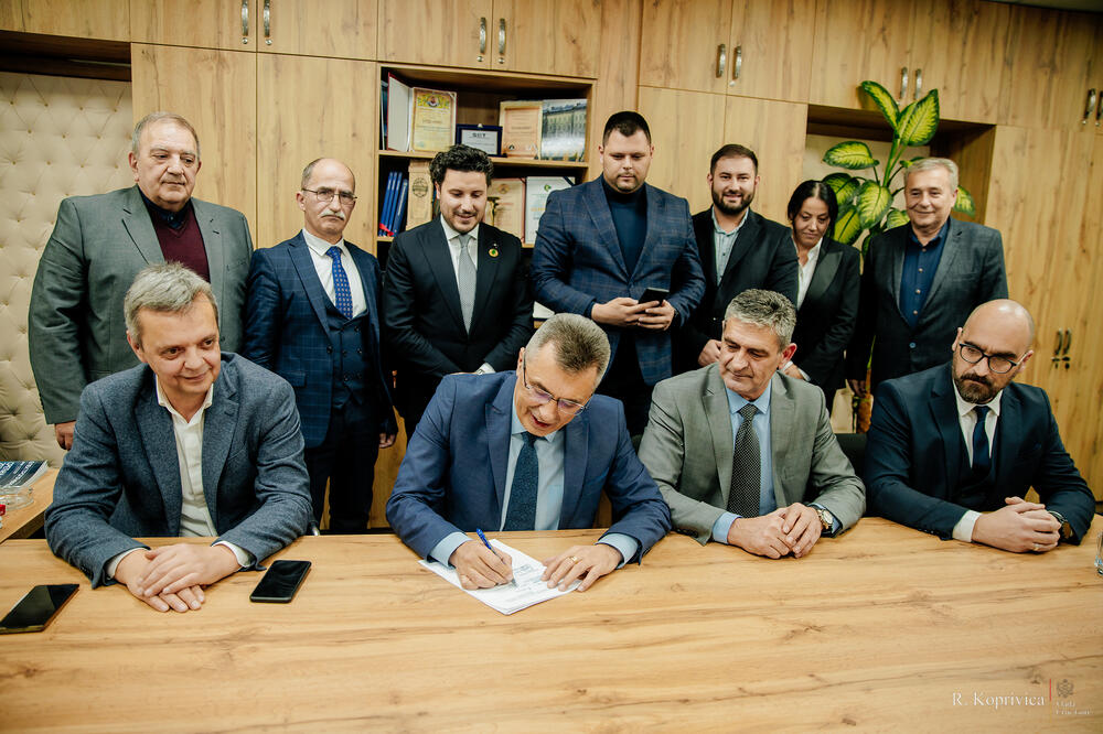 Sa potpisivanja ugovora, Foto: Gov.me/R. Koprivica