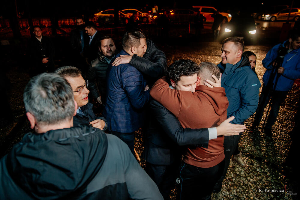 <p>"Kada se spoje Željezara i EPCG ostvarićemo sjajne rezultate", rekao je Đukanović radnicima u prostorijama Željezare</p>