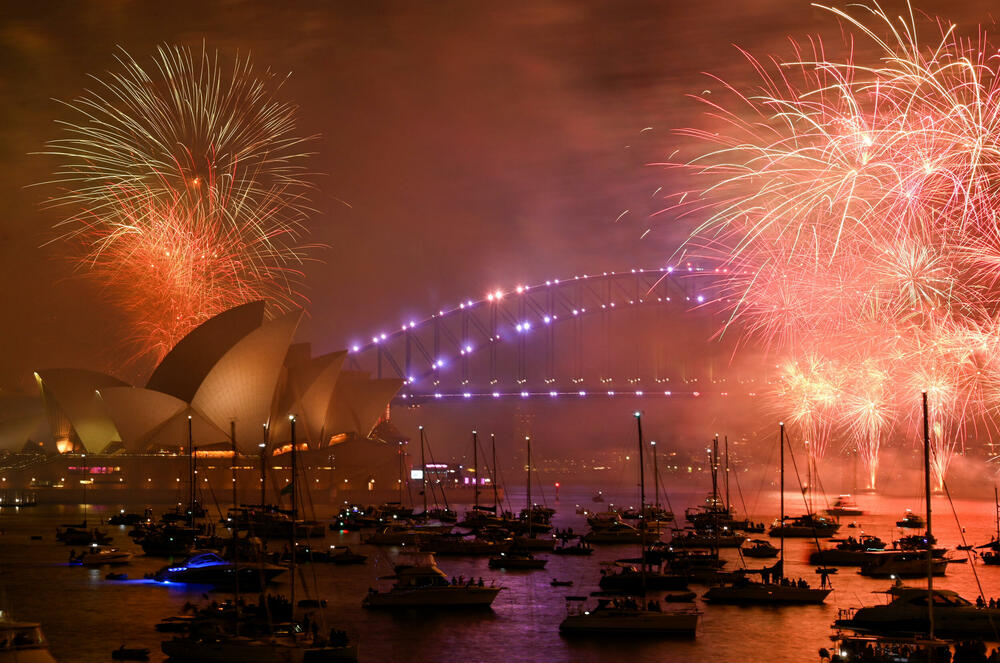 <p>Više od milion ljudi bilo je duž obale Sidneja na proslavi koja košta milione, čija je ovogodišnja tema različitost i inkluzija</p>