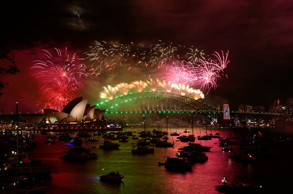 <p>Više od milion ljudi bilo je duž obale Sidneja na proslavi koja košta milione, čija je ovogodišnja tema različitost i inkluzija</p>