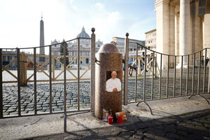 U Vatikanu prvi put sahrana bivšeg pape sa opelom koji će služiti...