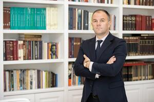 Mitrović: Ekonomska politika parlamentarne većine vodi građane u...