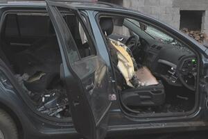 Berane: Bombom na kuću policajca, uništen automobil