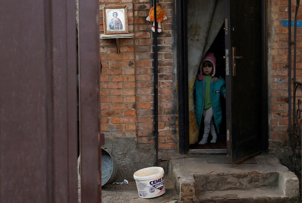 Trogodišnja Ukrajinka u skloništu u Bahmutu
