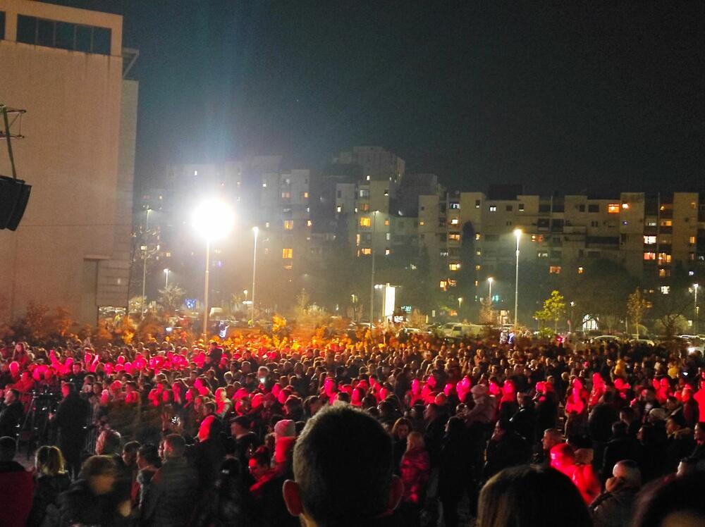 <p>"Večeras smo sabrani da nastavimo svijetlu tradiciju predaka", rekao je Joanikije</p>