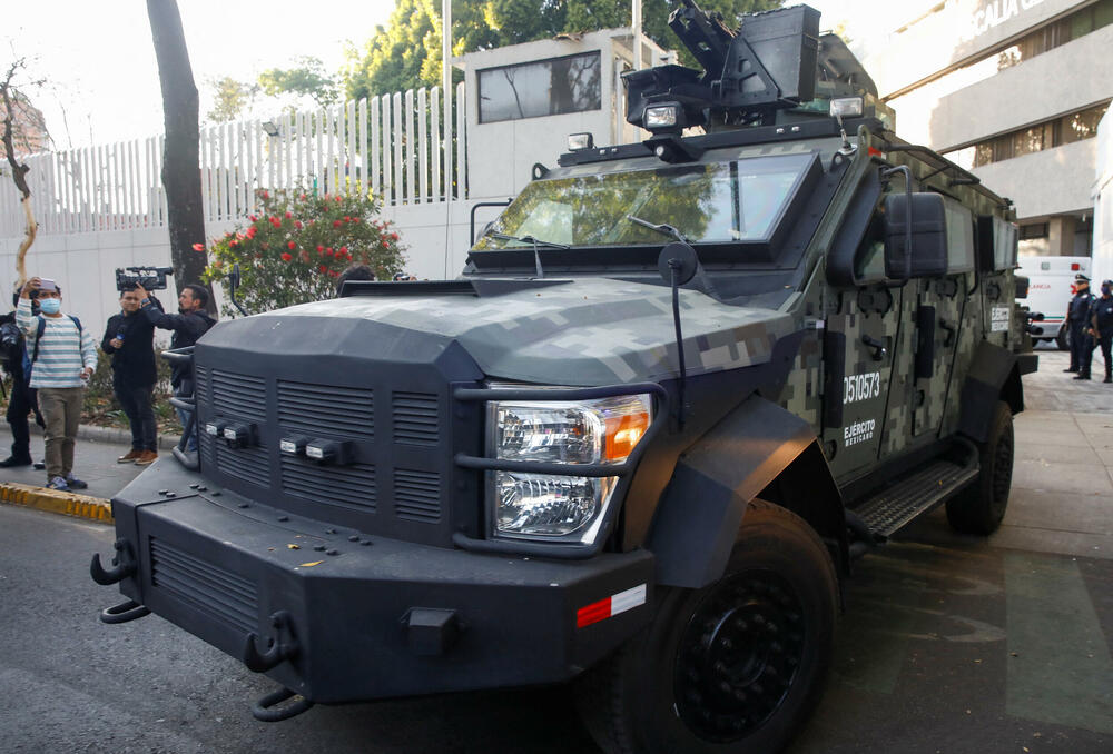 <p>Prema podacima američke i meksičke vlade, Guzman je među svojom braćom počeo da preuzima sve istaknutiju ulogu u nastavljanju biznisa njihovog uhapšenog oca "El Čapa" Guzmana, zajedno sa dugogodišnjim bosom narkokartela Sinaloa, Ismaelom "El Majom" Zambadom</p>