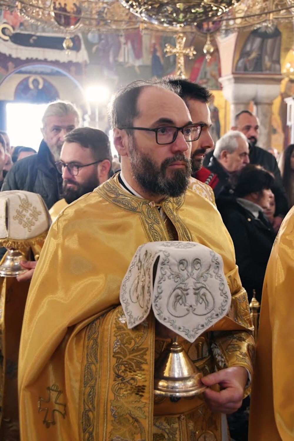 <p>Mitropolit crnogorsko-primorski vjernicima čestitao Božić, uz želju da radost ovoga praznika uđe u sve domove i porodice</p>