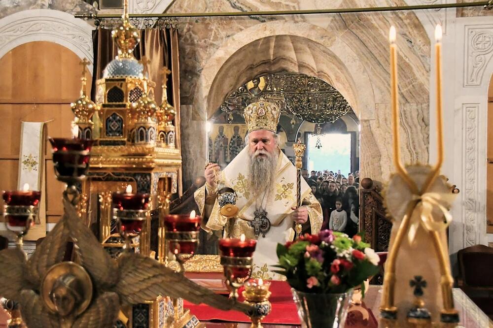 <p>Mitropolit crnogorsko-primorski vjernicima čestitao Božić, uz želju da radost ovoga praznika uđe u sve domove i porodice</p>