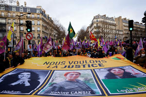 Hiljade ljudi u Parizu odalo poštu Kurdima ubijenim 2013. godine