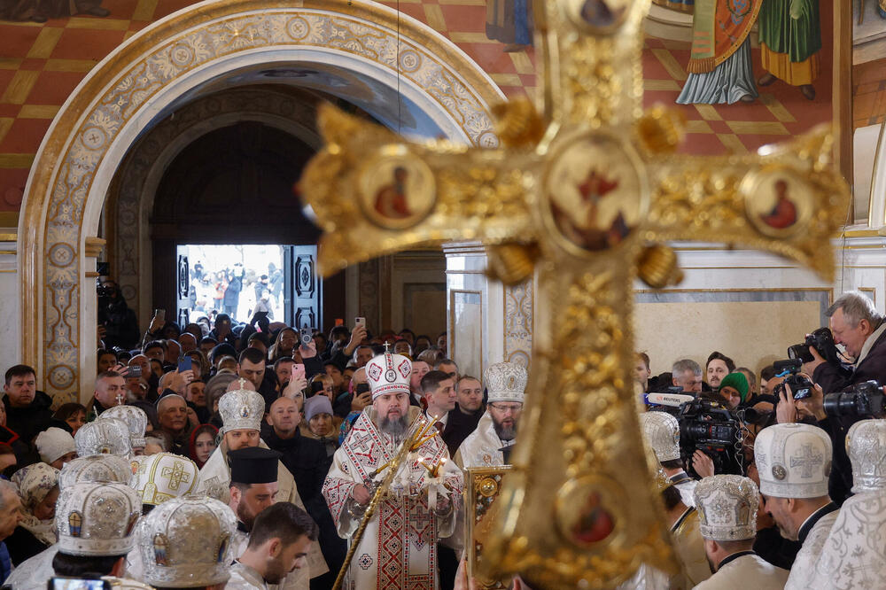 Božićna liturgija u ukrajinskom manastiru Kijevsko-pečerska lavra, koji je ranije bio pod upravom Ruske pravoslavne crkve, Foto: Reuters