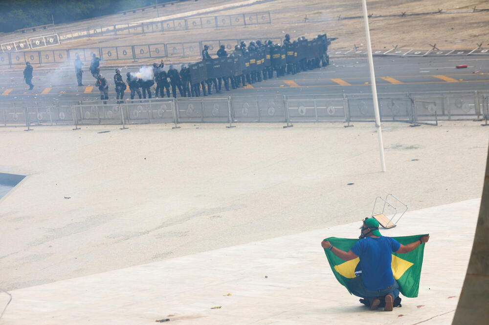 <p>Protest protiv povratka na vlast ljevičarskog predsjednika Luisa Inasija Lule da Silve</p>