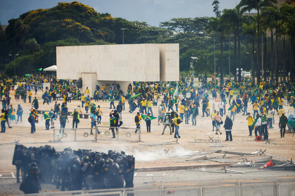 <p>Protest protiv povratka na vlast ljevičarskog predsjednika Luisa Inasija Lule da Silve</p>