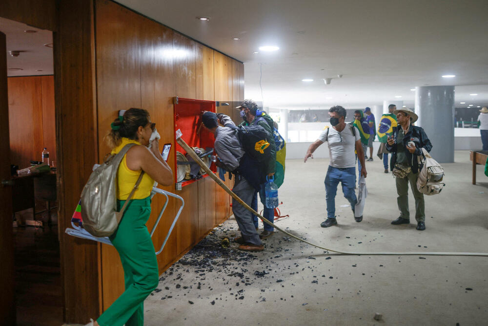 Demonstranti su vandalizovali Predsjedničku palatu u Braziliji