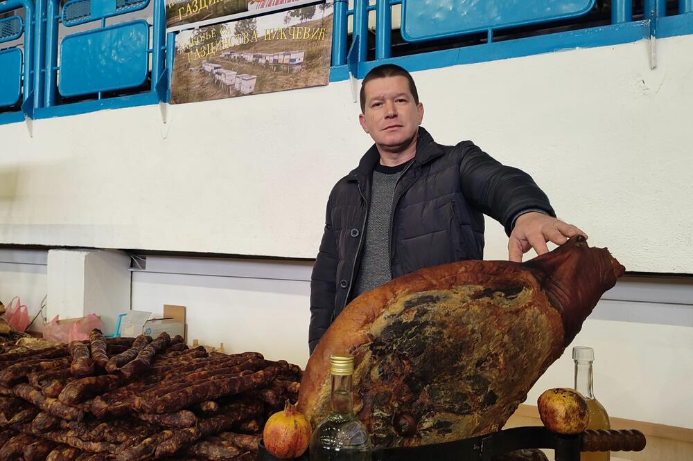 Dio proizvoda sa farme: Petar Nikčević, Foto: Svetlana Mandić
