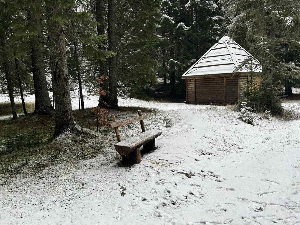 <p>Iz Meteo centra TV Vijesti sopštili su da će se na sjeveru naše zemlje tokom cijelog dana zadržati oblačno vrijeme, uz pad temperature.</p>