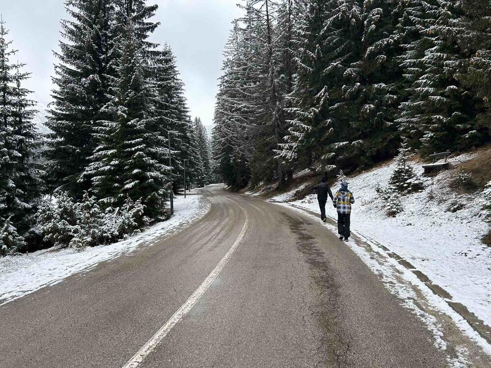 <p>Iz Meteo centra TV Vijesti sopštili su da će se na sjeveru naše zemlje tokom cijelog dana zadržati oblačno vrijeme, uz pad temperature.</p>
