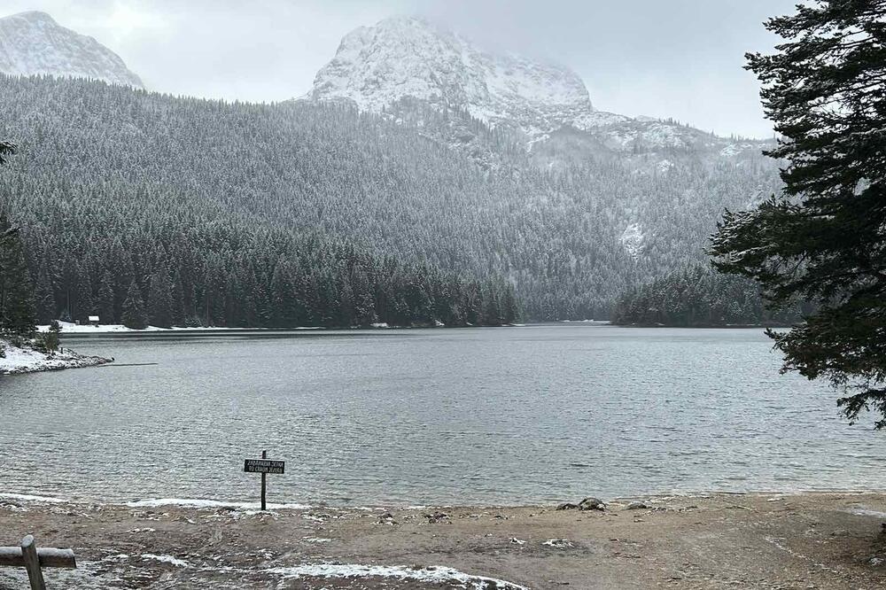 Crno jezero i Durmitor jutros, Foto: Ljubica Milićević
