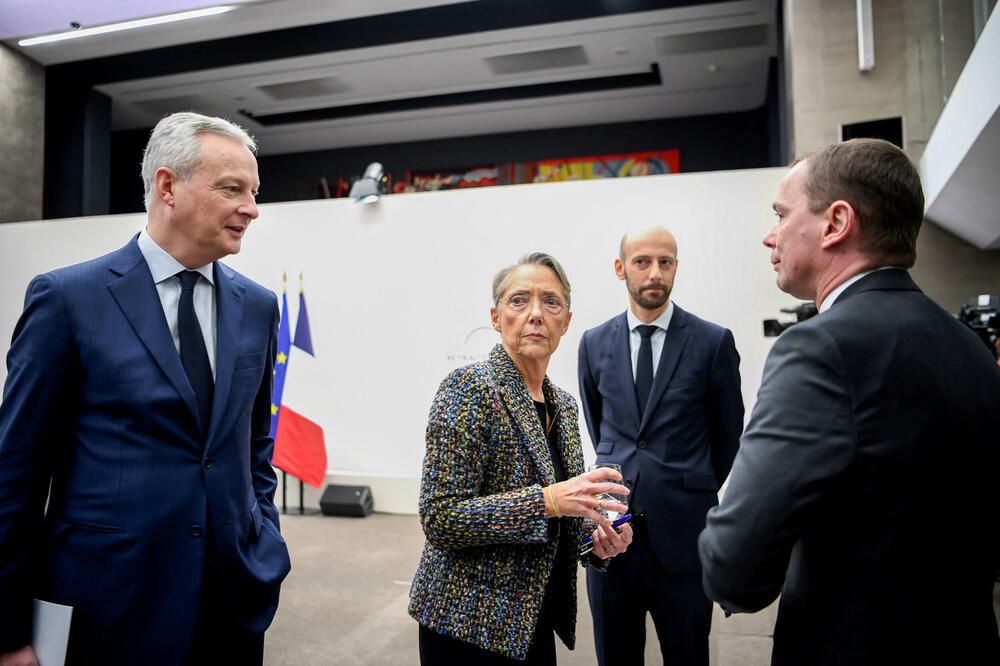 Premijerka Elizabet Born sa ministrima u Parizu, Foto: Rojters